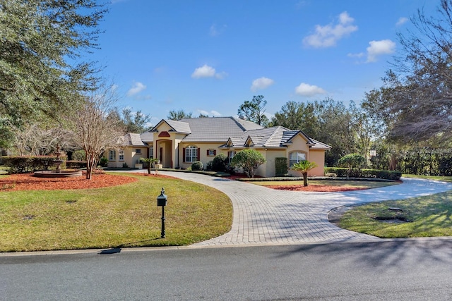 single story home with a front yard