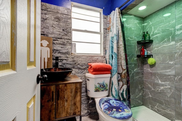 bathroom with toilet, vanity, and curtained shower