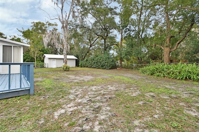 view of yard featuring a storage shed