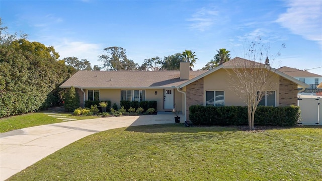 ranch-style house featuring a front yard