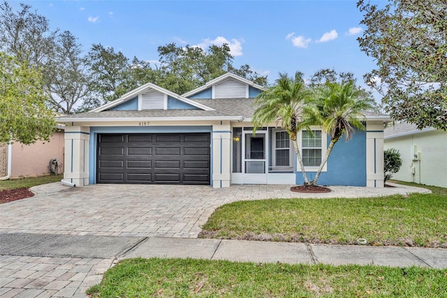 view of front of house featuring a garage and a front yard