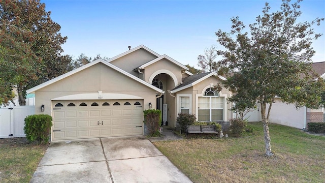 view of front of home featuring a garage and a front yard