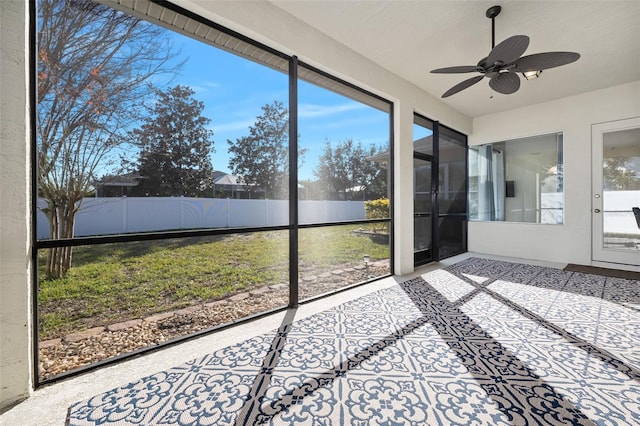 sunroom / solarium with a ceiling fan