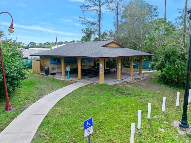 view of property's community featuring a yard