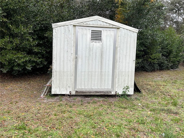 view of outbuilding featuring a yard