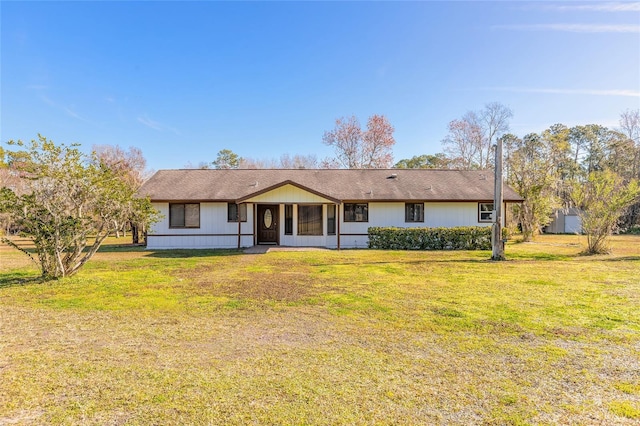 ranch-style house featuring a front yard