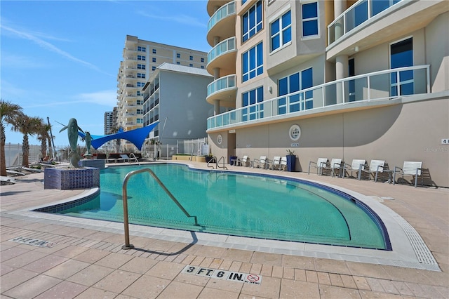 view of swimming pool