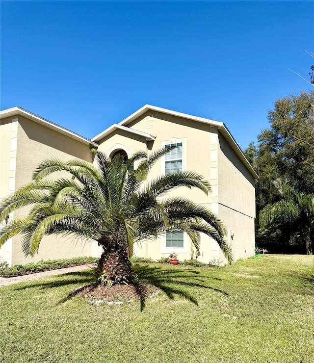 view of side of property featuring a lawn