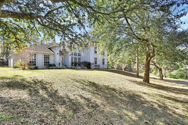 view of front of house with a front lawn