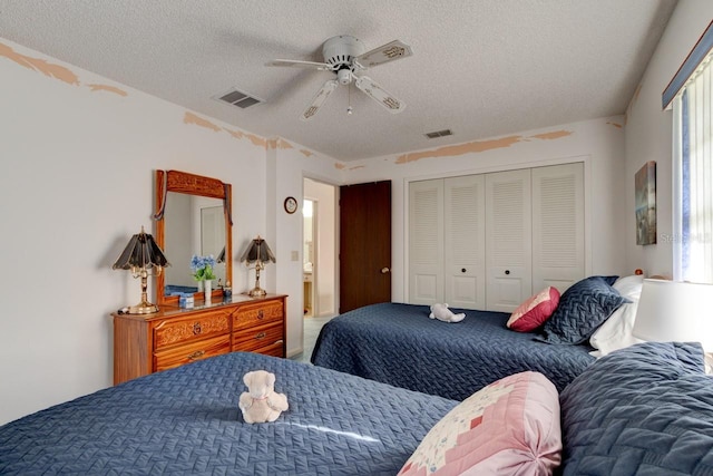 bedroom featuring a textured ceiling, a closet, and ceiling fan