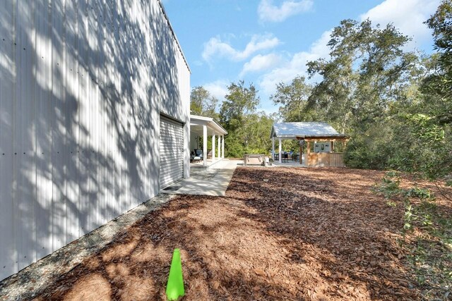 view of yard featuring a patio area