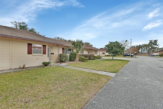 ranch-style home featuring a front yard