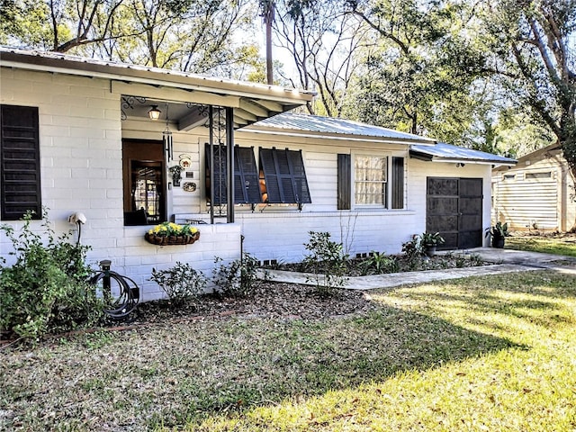 ranch-style home with a garage and a front lawn