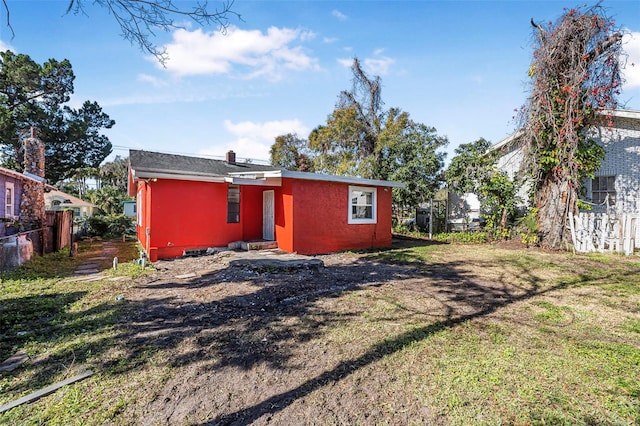 back of house featuring a yard