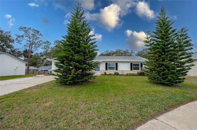 view of front of house with a front lawn