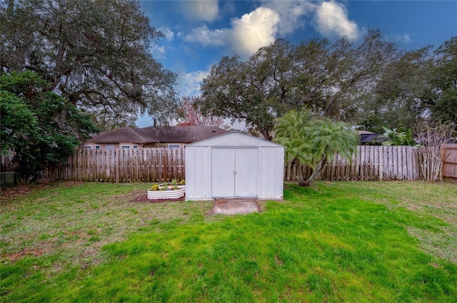 view of yard with a storage shed