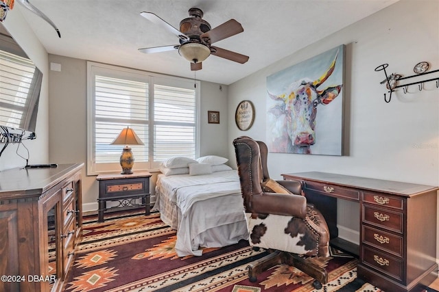 bedroom featuring ceiling fan