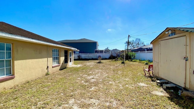 view of yard featuring a storage unit