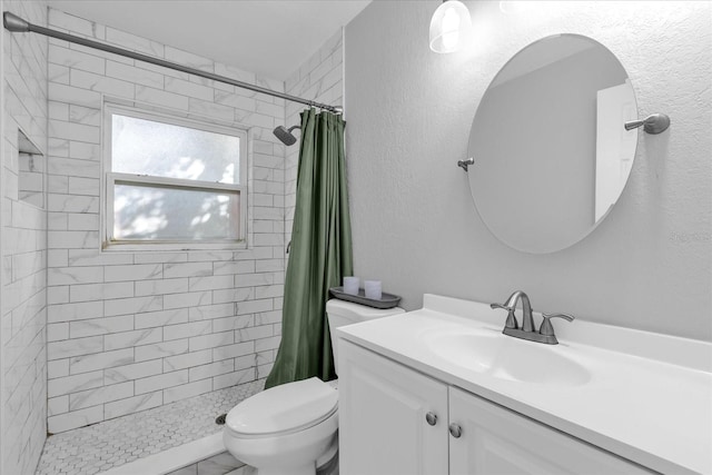 728 Vicksburg St, Deltona, FL 32725 - full bath with a tile shower, vanity, toilet, and a textured wall