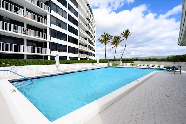 view of swimming pool