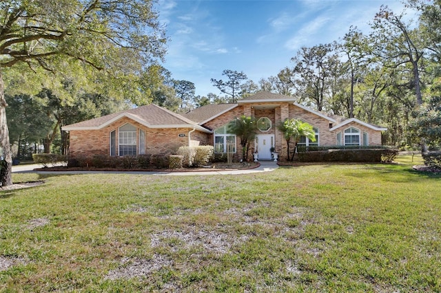 ranch-style house featuring a front lawn