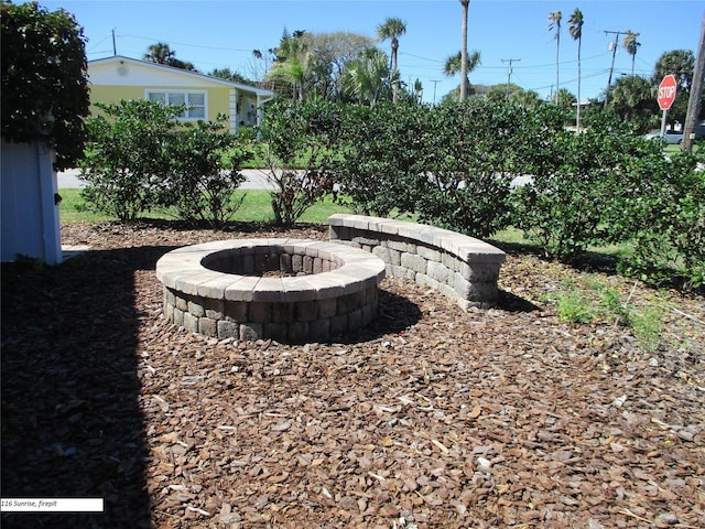 view of yard featuring a fire pit