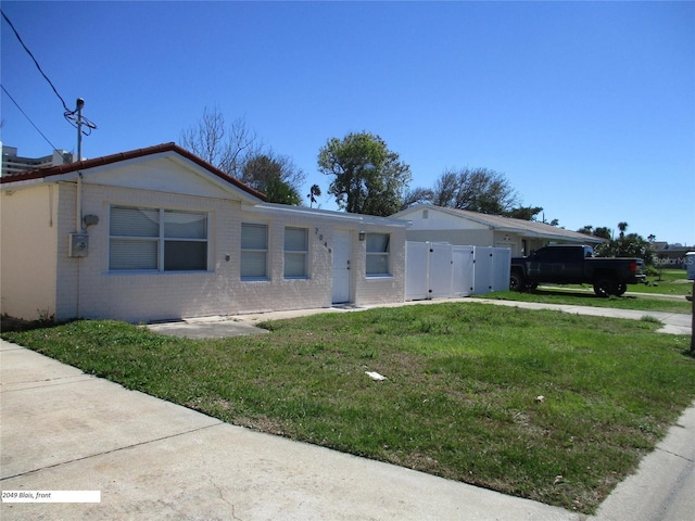 ranch-style home with a front yard