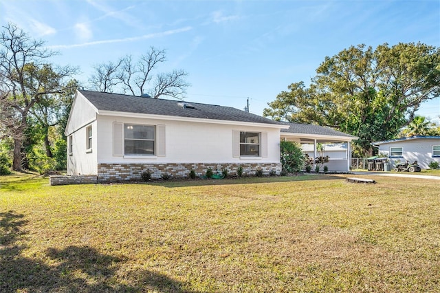 single story home featuring a front yard