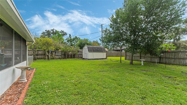 view of yard featuring a storage shed