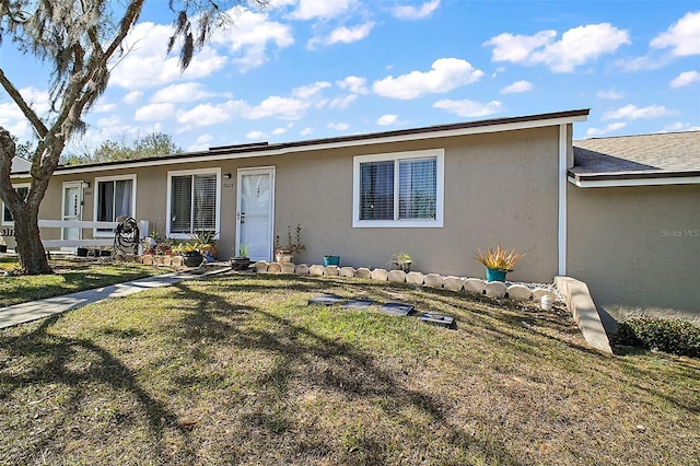 view of front of property with a front lawn