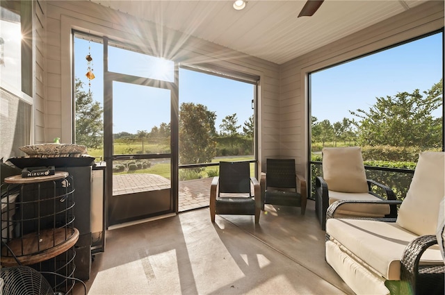 sunroom / solarium with ceiling fan