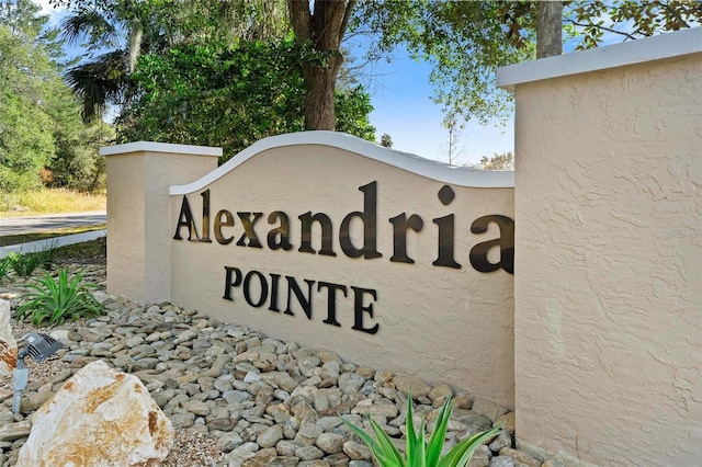 view of community / neighborhood sign