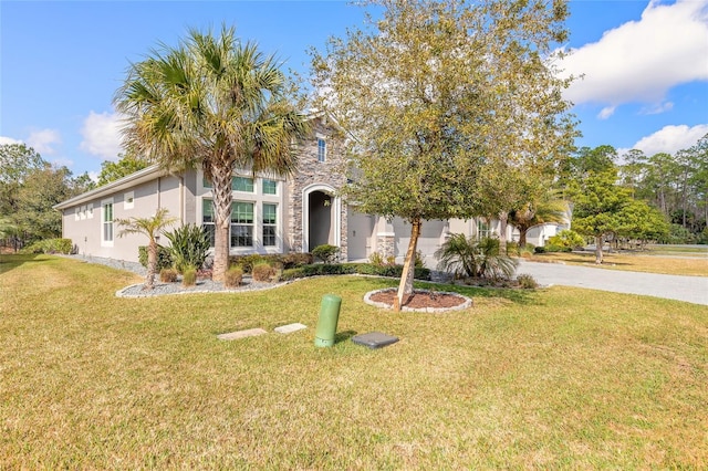 view of front of house featuring a front yard