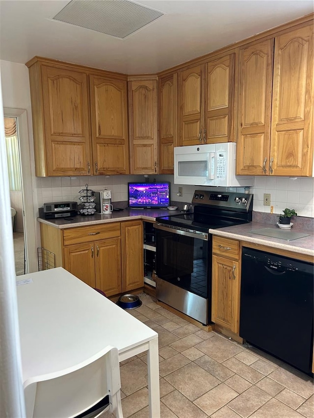 kitchen featuring tasteful backsplash, stainless steel electric stove, and dishwasher