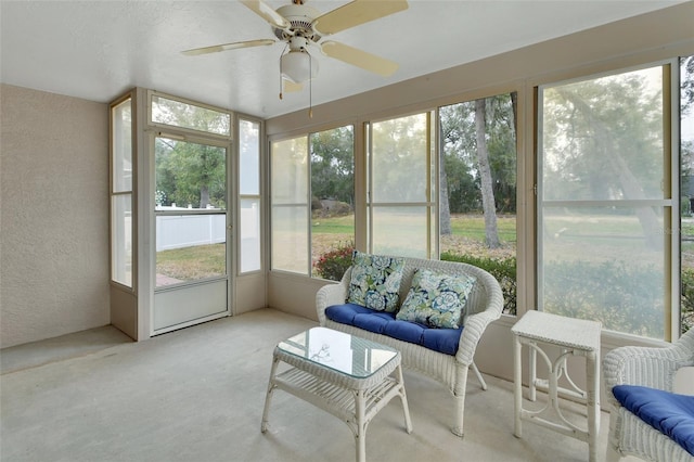 sunroom with ceiling fan