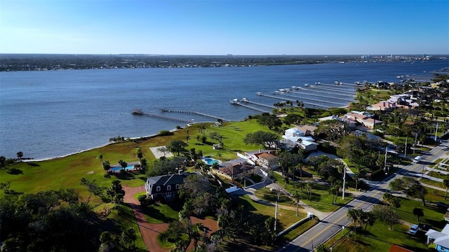 bird's eye view with a water view