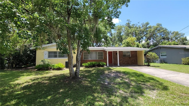 906 E Wisconsin Ave, Deland, FL 32724 - photo 1