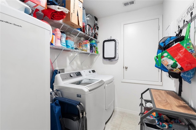 washroom featuring light tile patterned flooring and independent washer and dryer