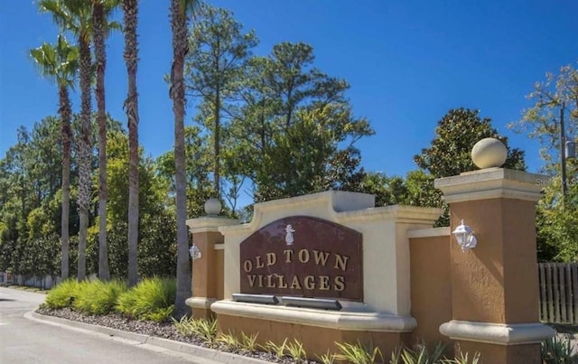 view of community / neighborhood sign