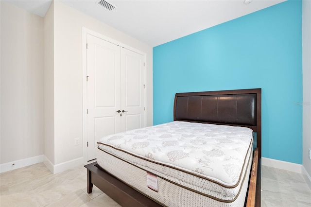 bedroom featuring a closet