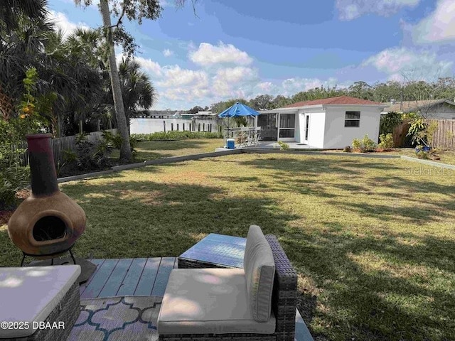 view of yard with an outdoor structure