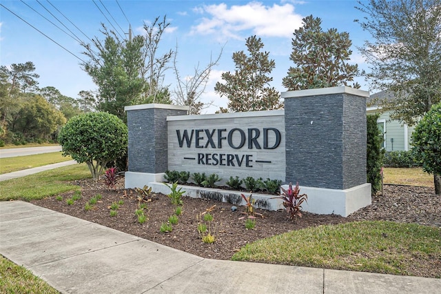 view of community / neighborhood sign