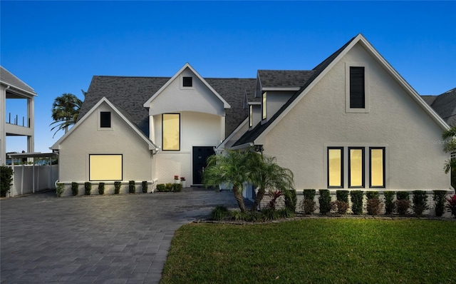 view of front of house featuring a front yard