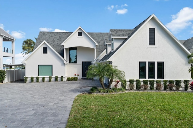 view of front of property with a front yard