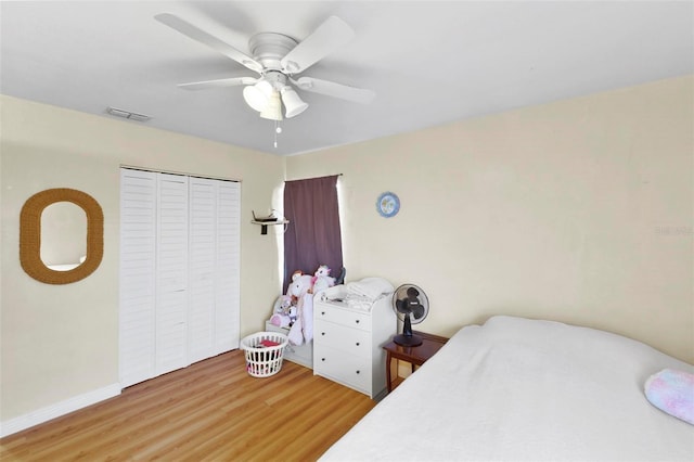 bedroom with hardwood / wood-style floors, ceiling fan, and a closet