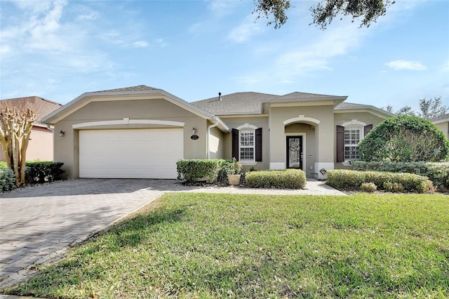 view of front facade featuring a garage and a front lawn