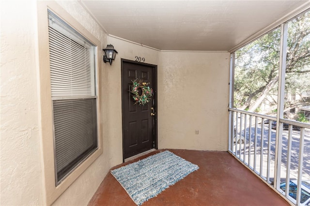 property entrance featuring a balcony