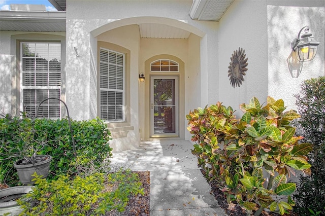 property entrance featuring stucco siding