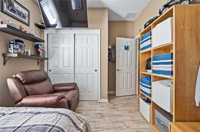 bedroom with a closet