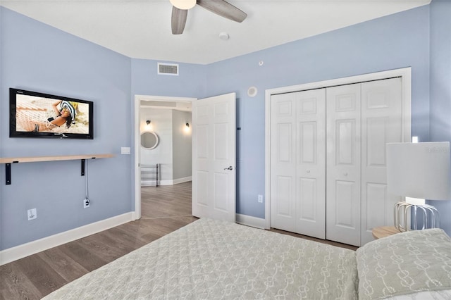 bedroom with hardwood / wood-style flooring, ceiling fan, and a closet